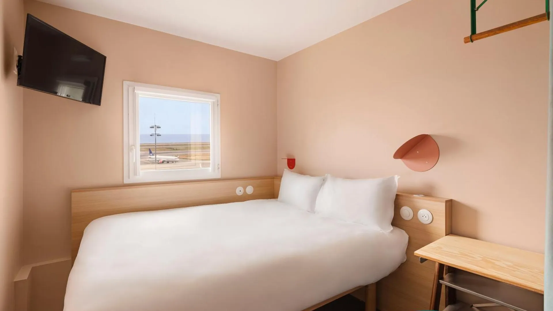 Greet Hotel Nice Aeroport Promenade Des Anglais 2*,