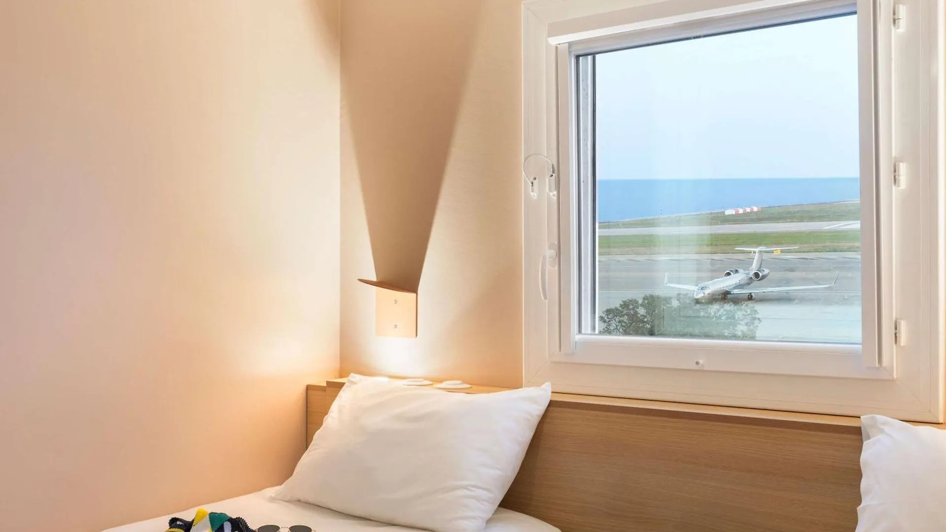 Greet Hotel Nice Aeroport Promenade Des Anglais 2*,