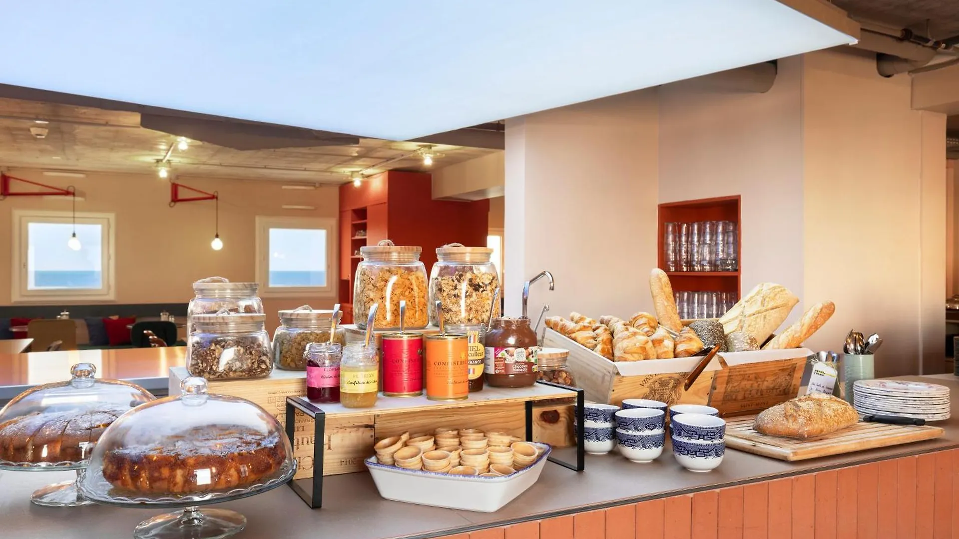 Greet Hotel Nice Aeroport Promenade Des Anglais 2*,  France